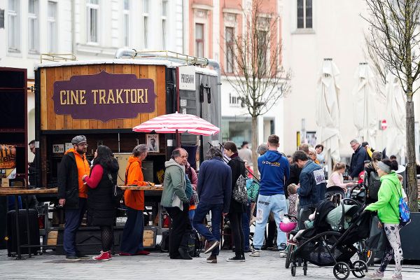 Cine Traktori
